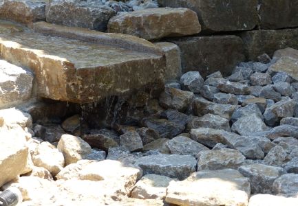 Wasserbrücke aus Stein